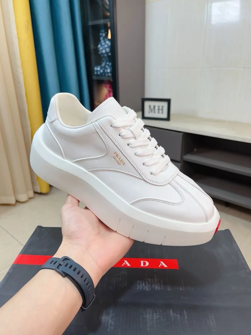 Men's shoes 💰620🌹🌹High-quality new Prada counters are launched simultaneously. The new men's shoes and 😘fabrics are selected from imported mesh and glue-spraying technology. Imported cowhide lining. 👍🏿High-end☄️Open-molded non-slip rubber outsole, exquisite lines, simple and elegant, comfortable and high-end for leisure travel. Code number: 38 to 44
